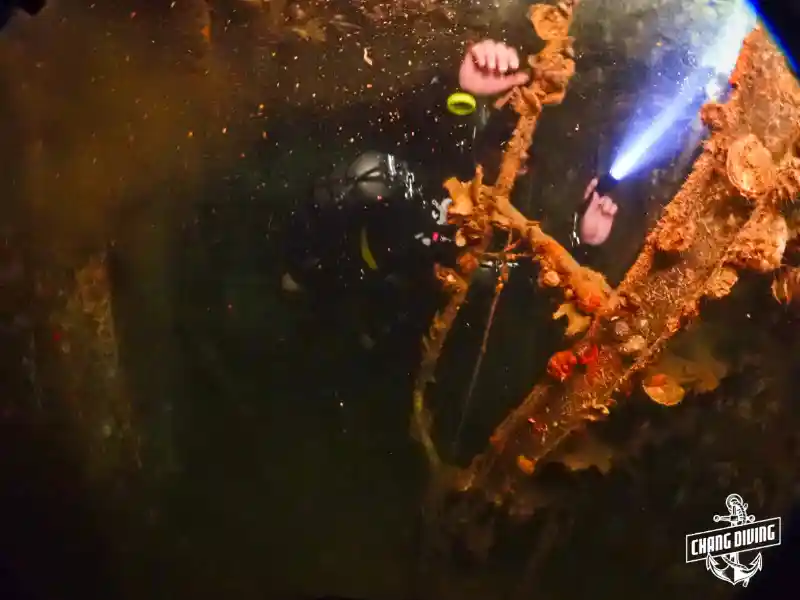 Full wreck penetration on the HTMS Chang – passage to the officers’ mess