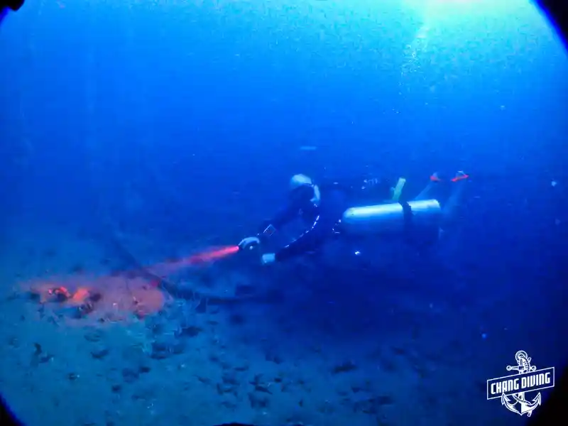 Limited wreck penetration on the HTMS Chang – cargo hold