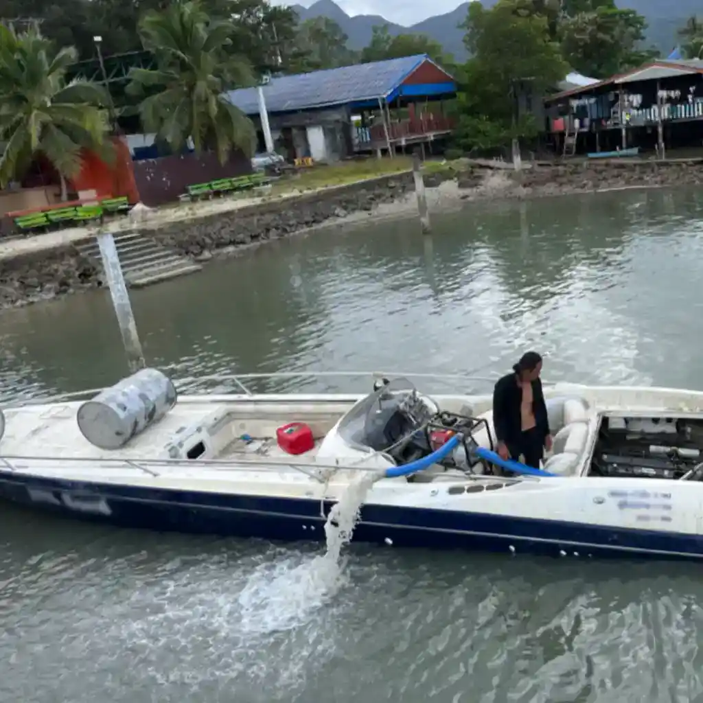 Speedboat floating recovery phase