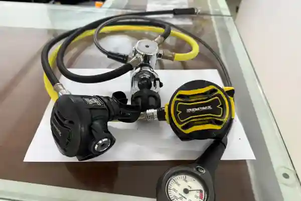 Used APEKS XTX-20 regulator set with flex hoses and single SPG, INT connection